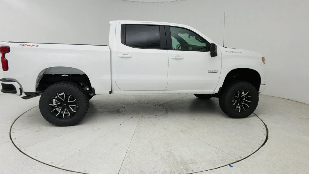 New 2026 Summit White Chevrolet RST image 8
