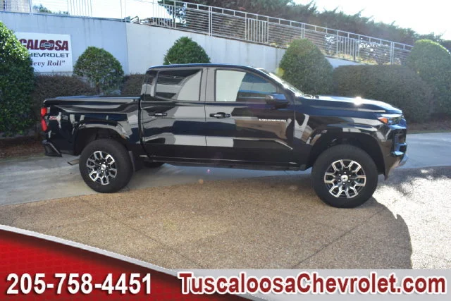 Used 2025 Black Chevrolet Z71 image 13