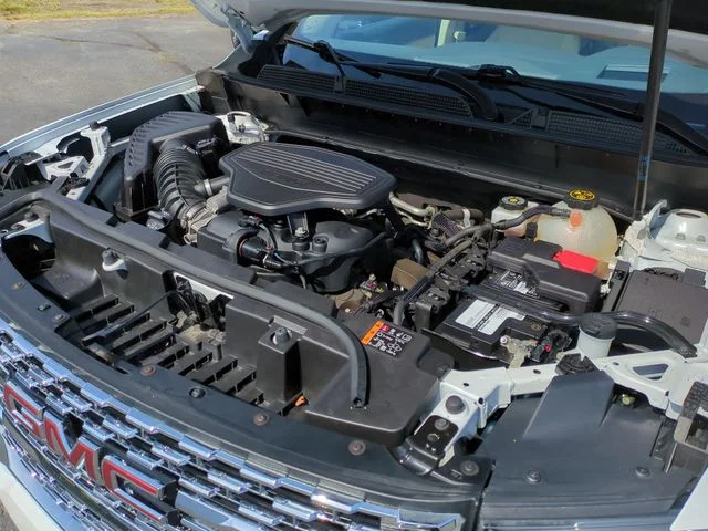 Used 2023 White GMC Denali image 26