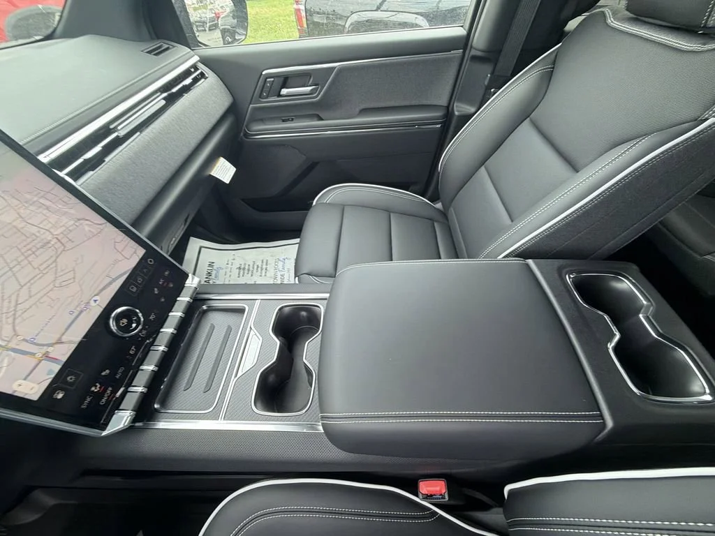 New 2026 Onyx Black GMC Elevation Standard Range image 27