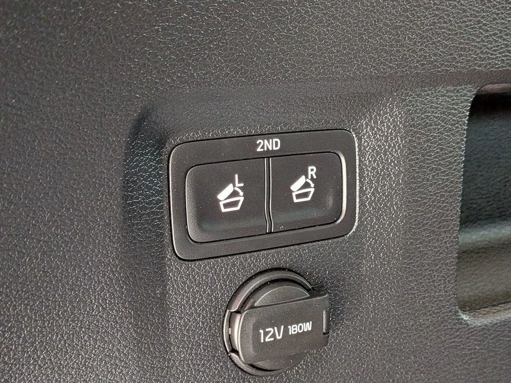 Used 2024 Green Kia S image 10