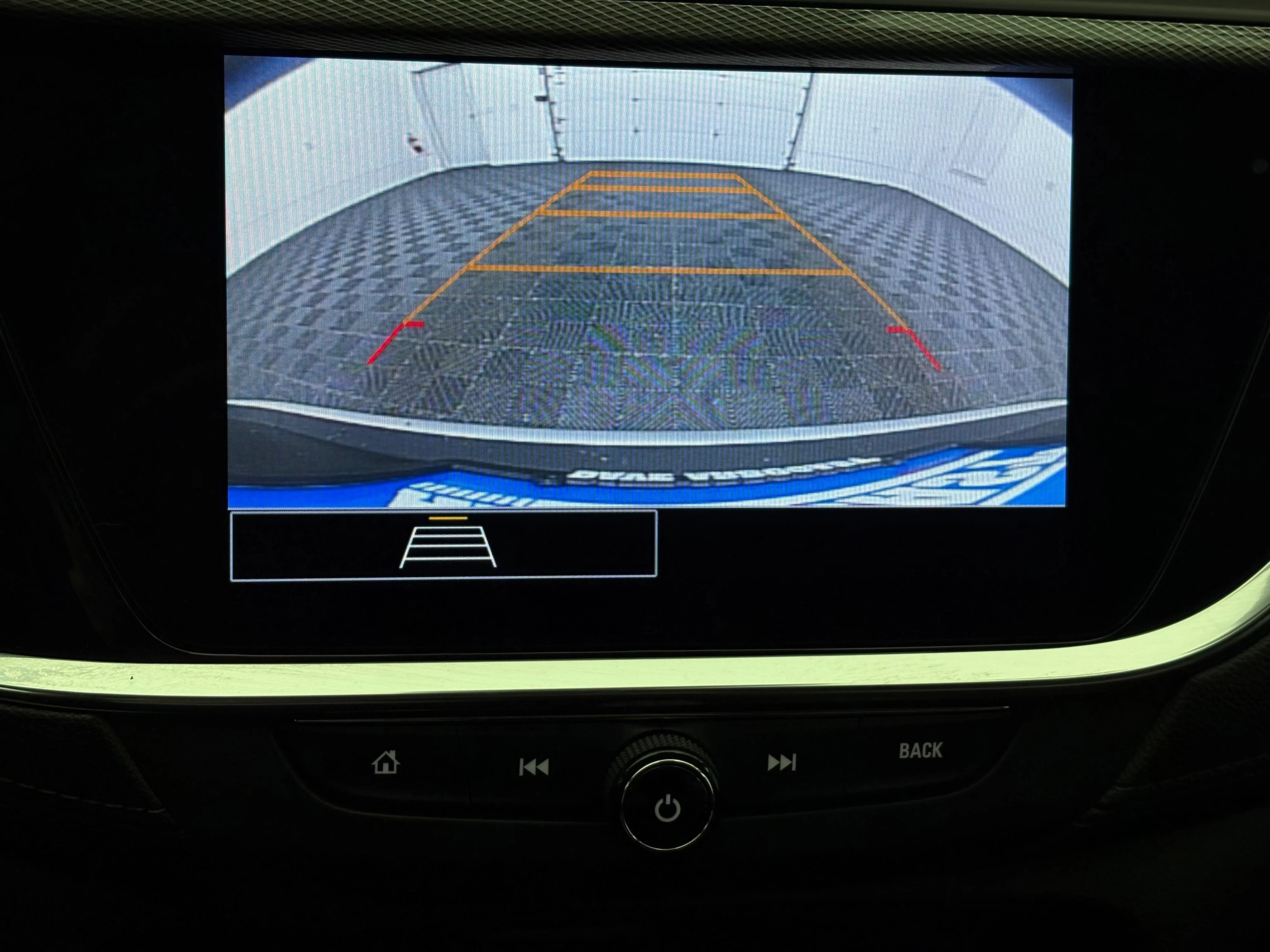 Used 2023 Summit White Buick Preferred image 4