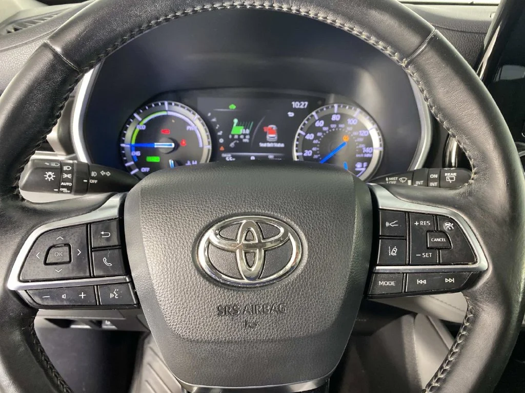Used 2020 Blizzard Pearl Toyota XLE image 14
