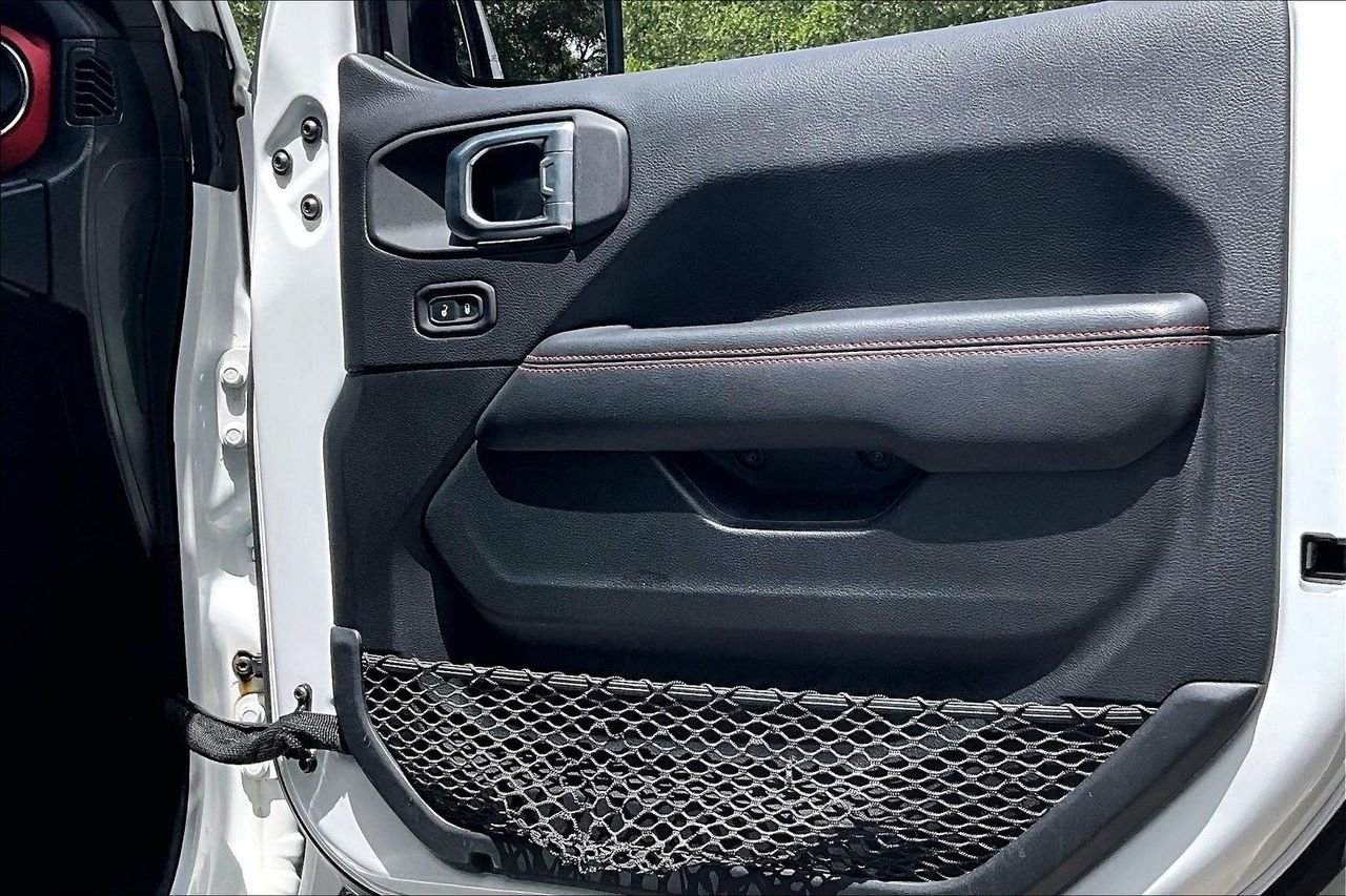 Used 2020 White Jeep Unlimited Rubicon image 27
