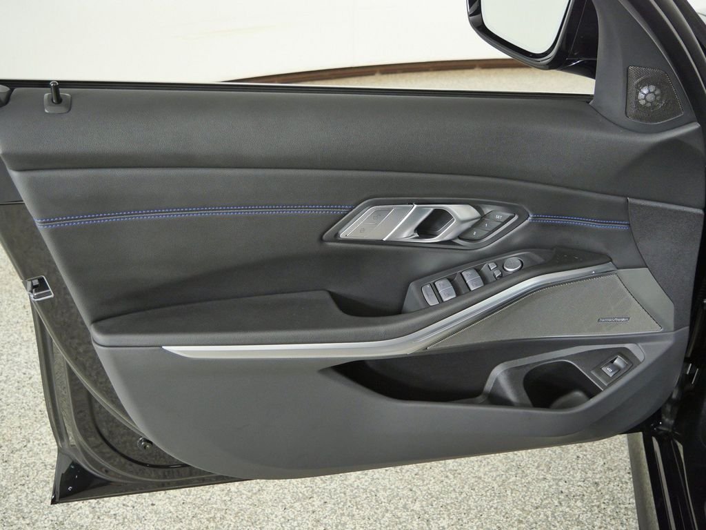 New 2026 Black Sapphire Metallic BMW 330i xDrive image 32