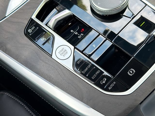 Used 2024 Black Sapphire Metallic BMW xDrive40i image 32
