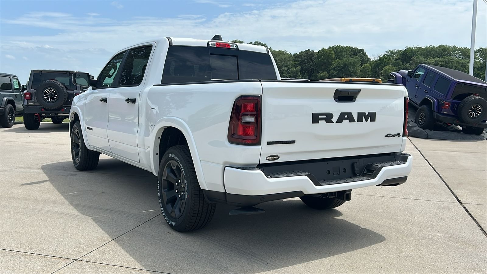 New 2026 Bright White Clear-Coat Exterior Paint RAM Big Horn/Lone Star image 6