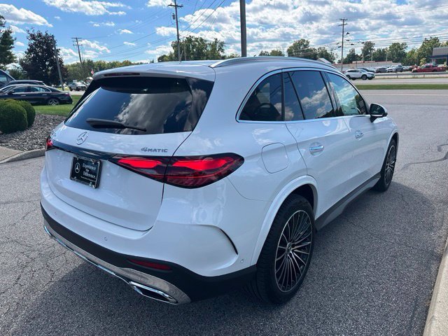 New 2027 MANUFAKTUR Moonlight White Metallic Mercedes-Benz GLC 350 image 44