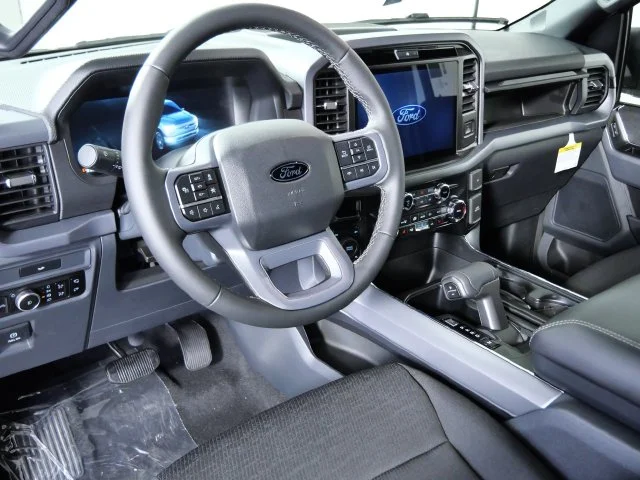 New 2026 Oxford White Ford XLT image 3