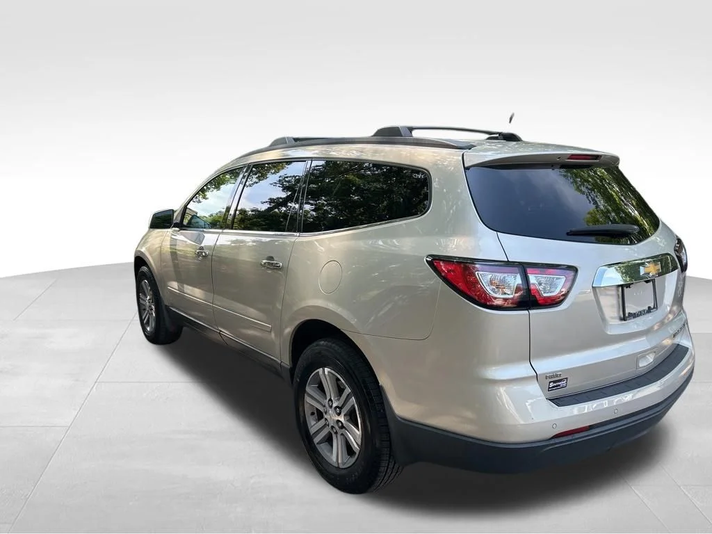 Used 2015 Gold Chevrolet LT image 3