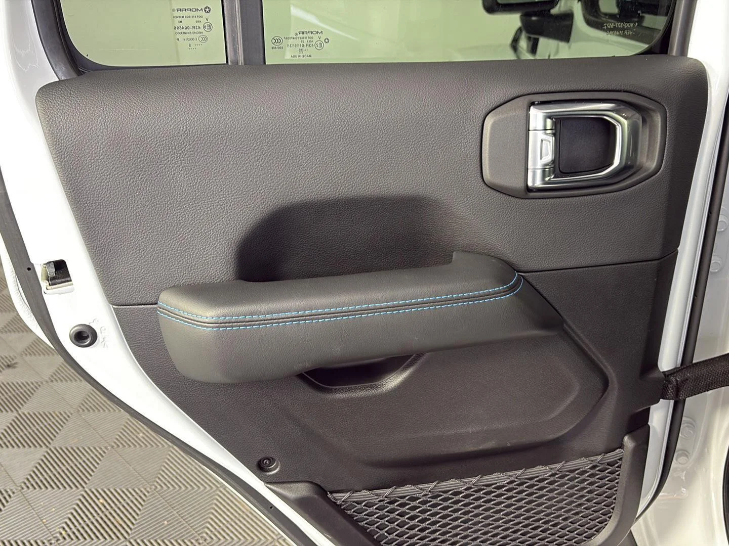 Used 2025 Bright White Clearcoat Jeep Rubicon X image 25