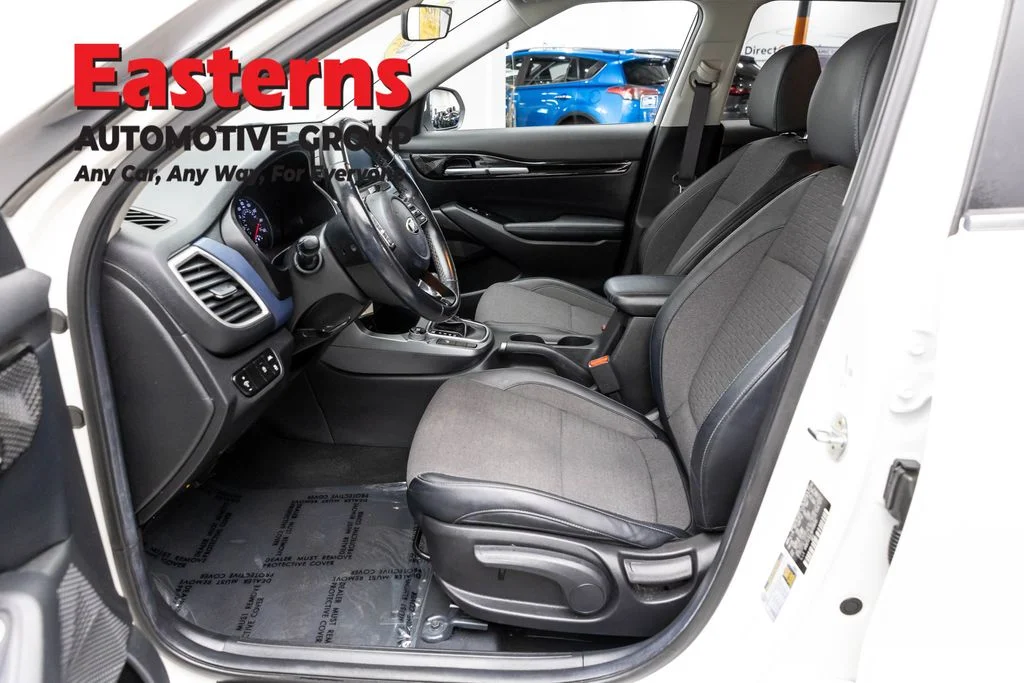 Used 2021 White Kia S image 14