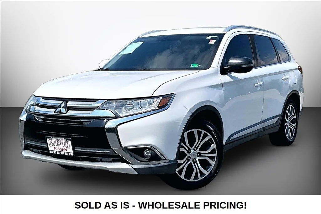 Used 2017  Mitsubishi  image 3