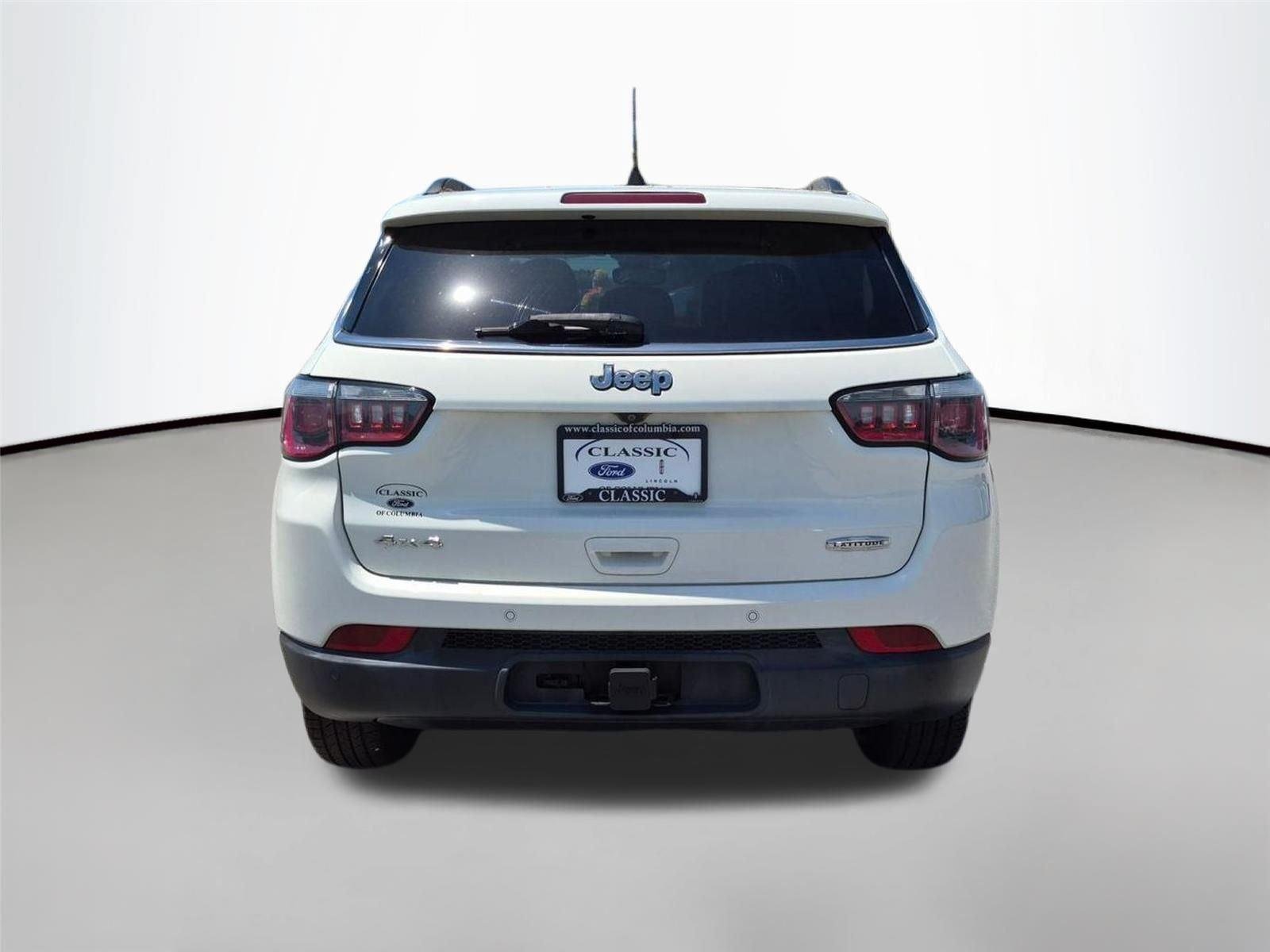 Used 2018 White Clearcoat Jeep Latitude image 6
