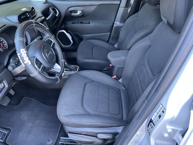 Used 2018 Glacier Metallic Jeep Latitude image 11