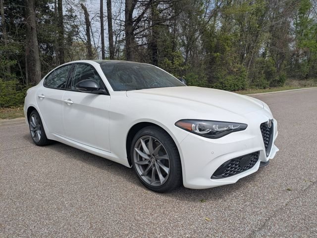 New 2025 Milano White Exterior Paint Alfa Romeo Base image 9