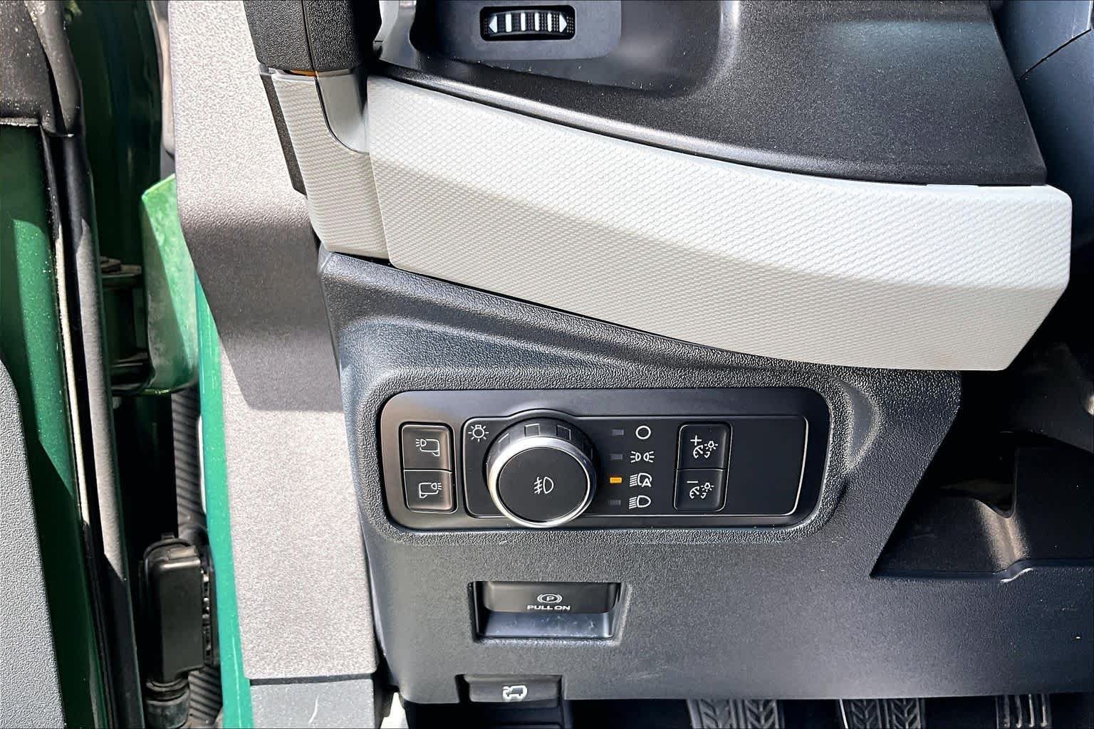 Used 2022 Eruption Green Metallic Ford Badlands image 36