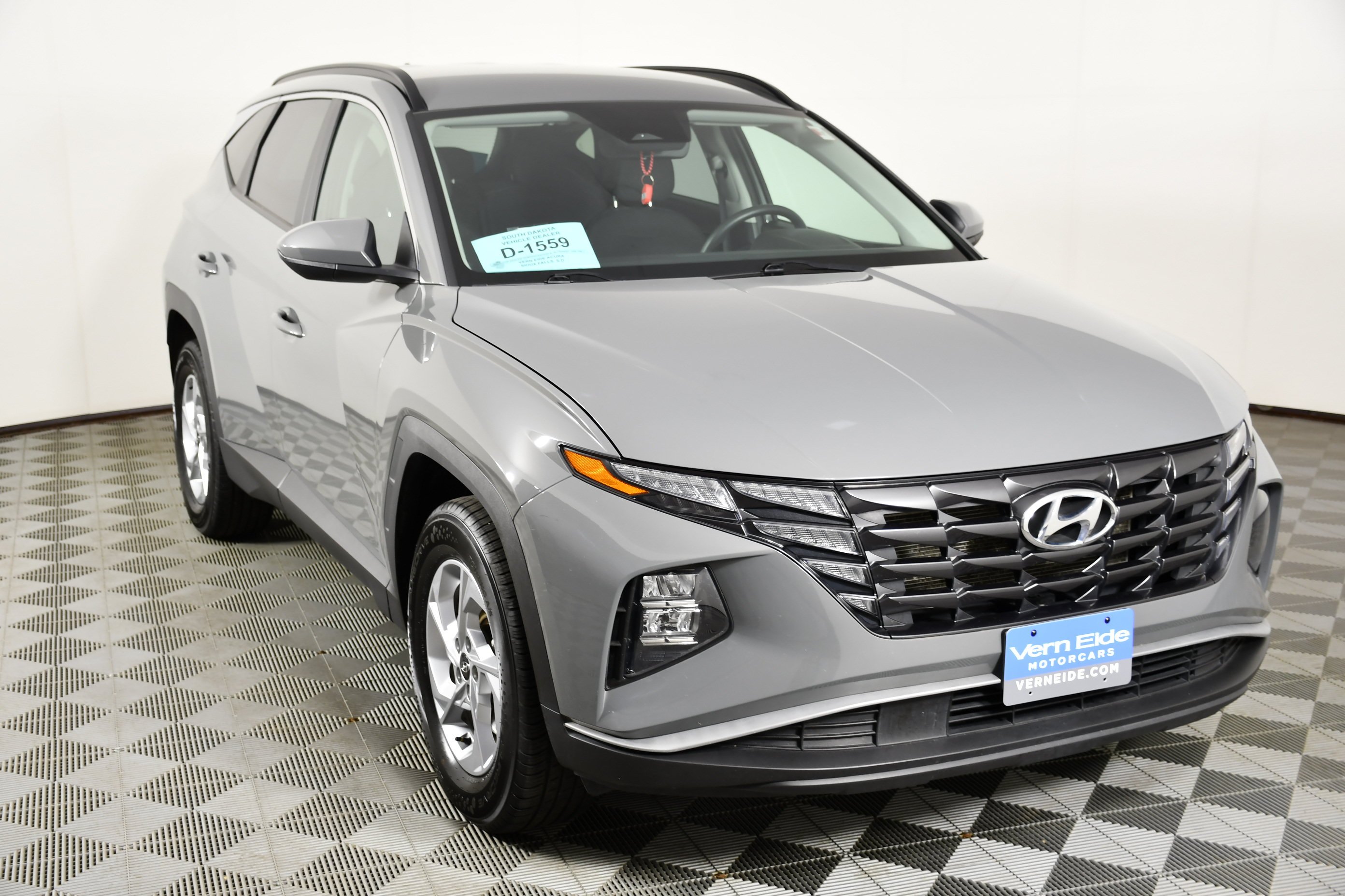 Used 2024 Hampton Gray Hyundai SEL image 3
