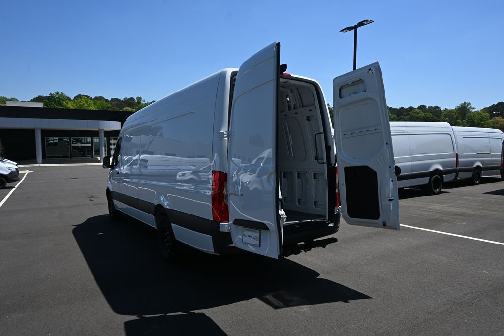 New 2026 Arctic White Mercedes-Benz Cargo 170 WB image 28