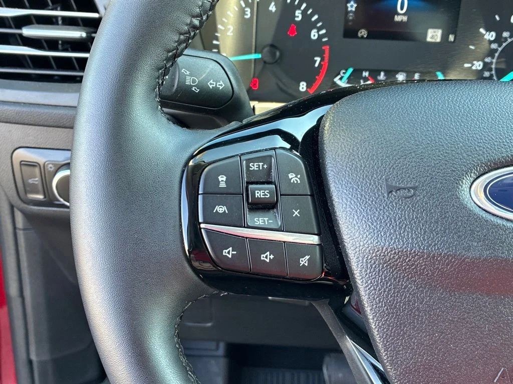 Used 2022 Red Ford SEL image 31