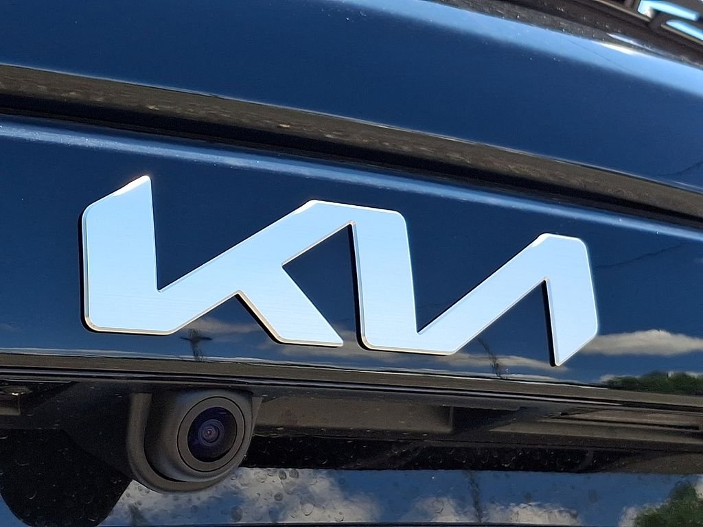 New 2026 Black Kia Wind image 13