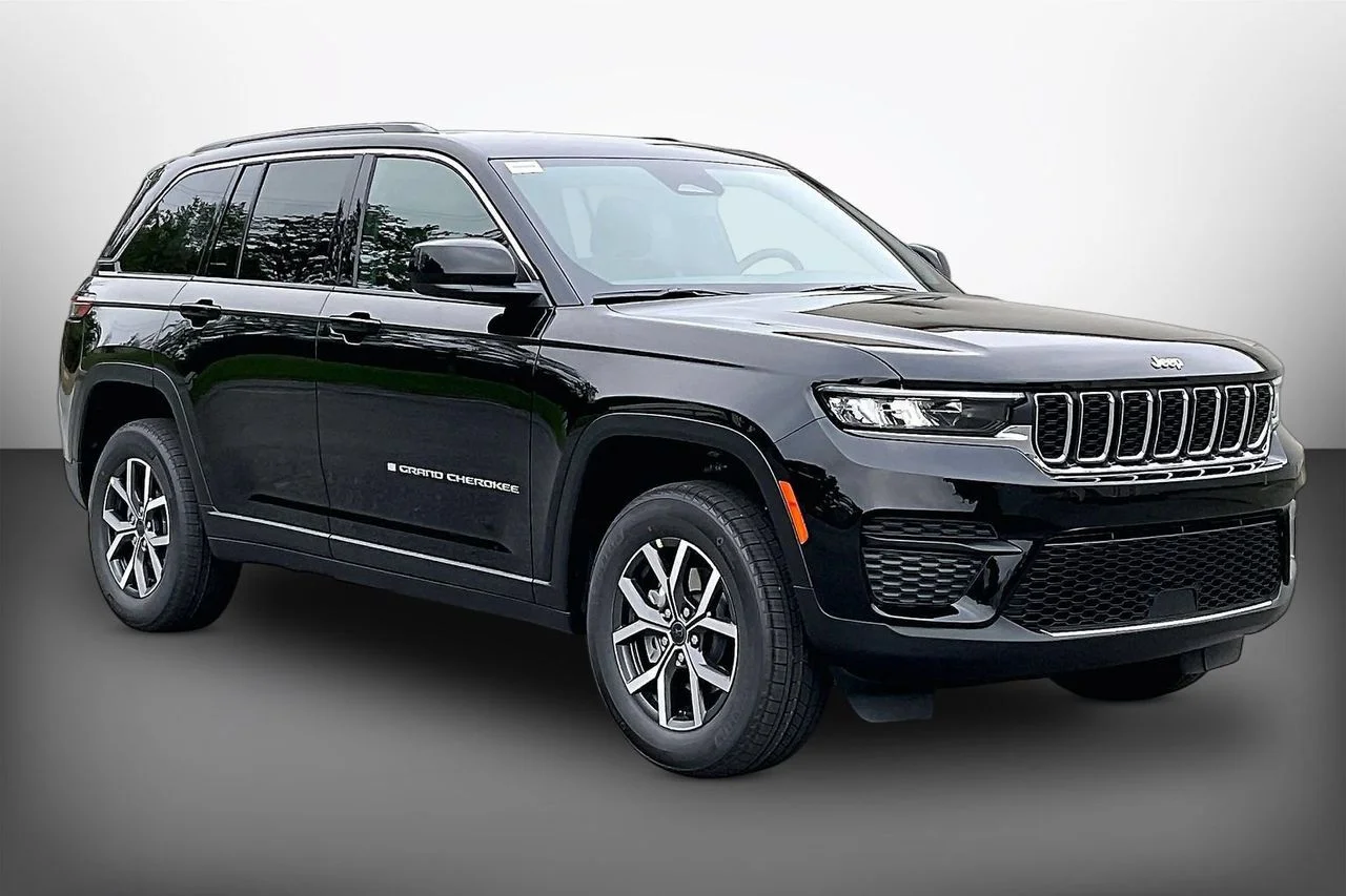 New 2027 High Gloss Black Jeep Laredo image 2