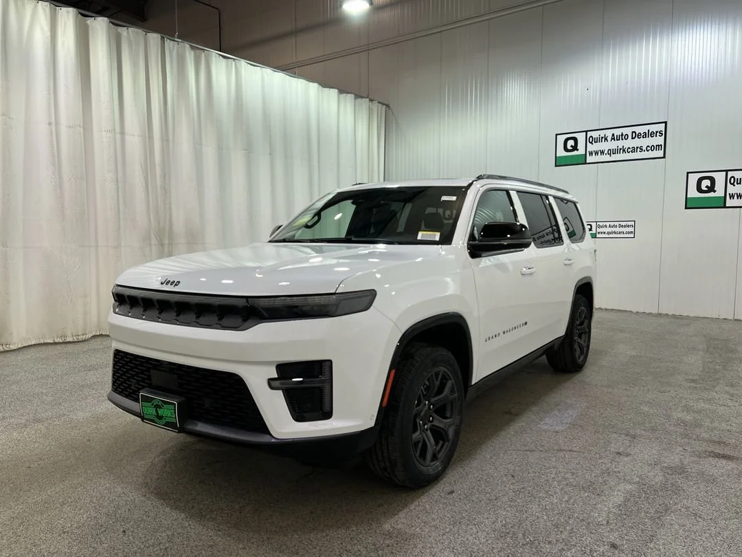 New 2026 Bright White Clear-Coat Exterior Paint Jeep Limited Altitude image 4