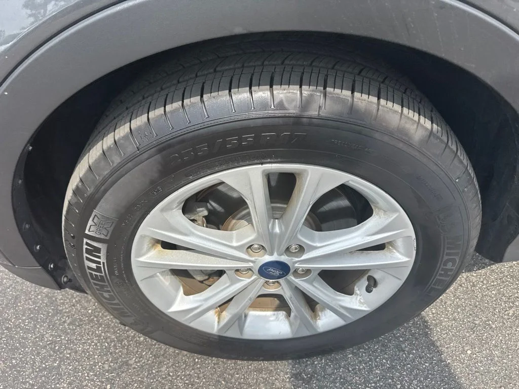 Used 2019 Gray Ford SE image 5