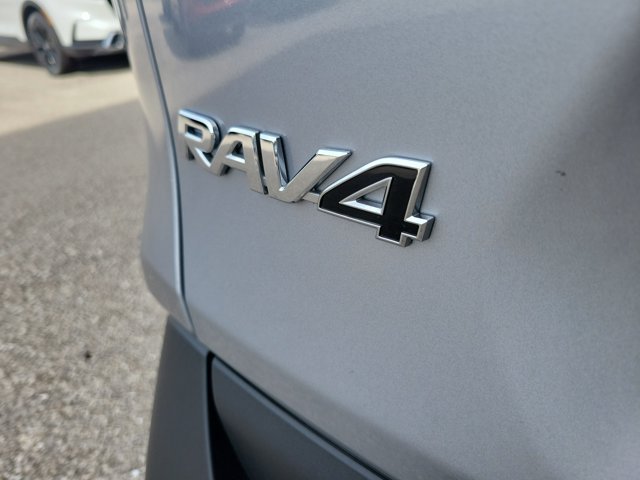 Used 2025 Silver Sky Metallic Toyota XLE image 8