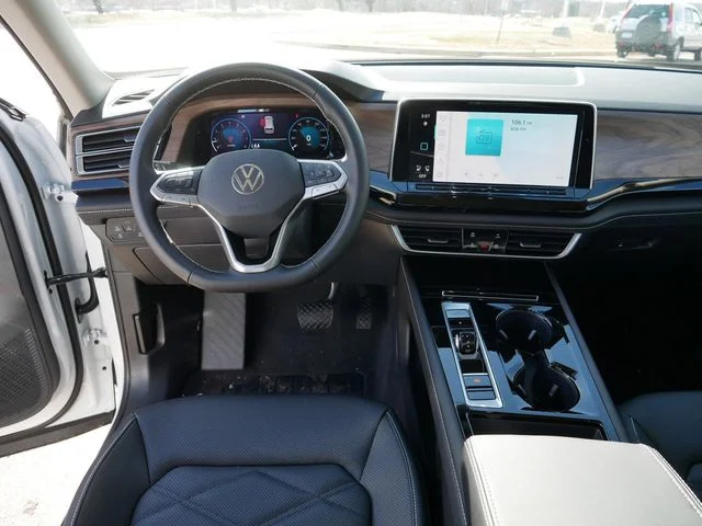New 2026 White/off-white Volkswagen 2.0T SE w/Technology image 9