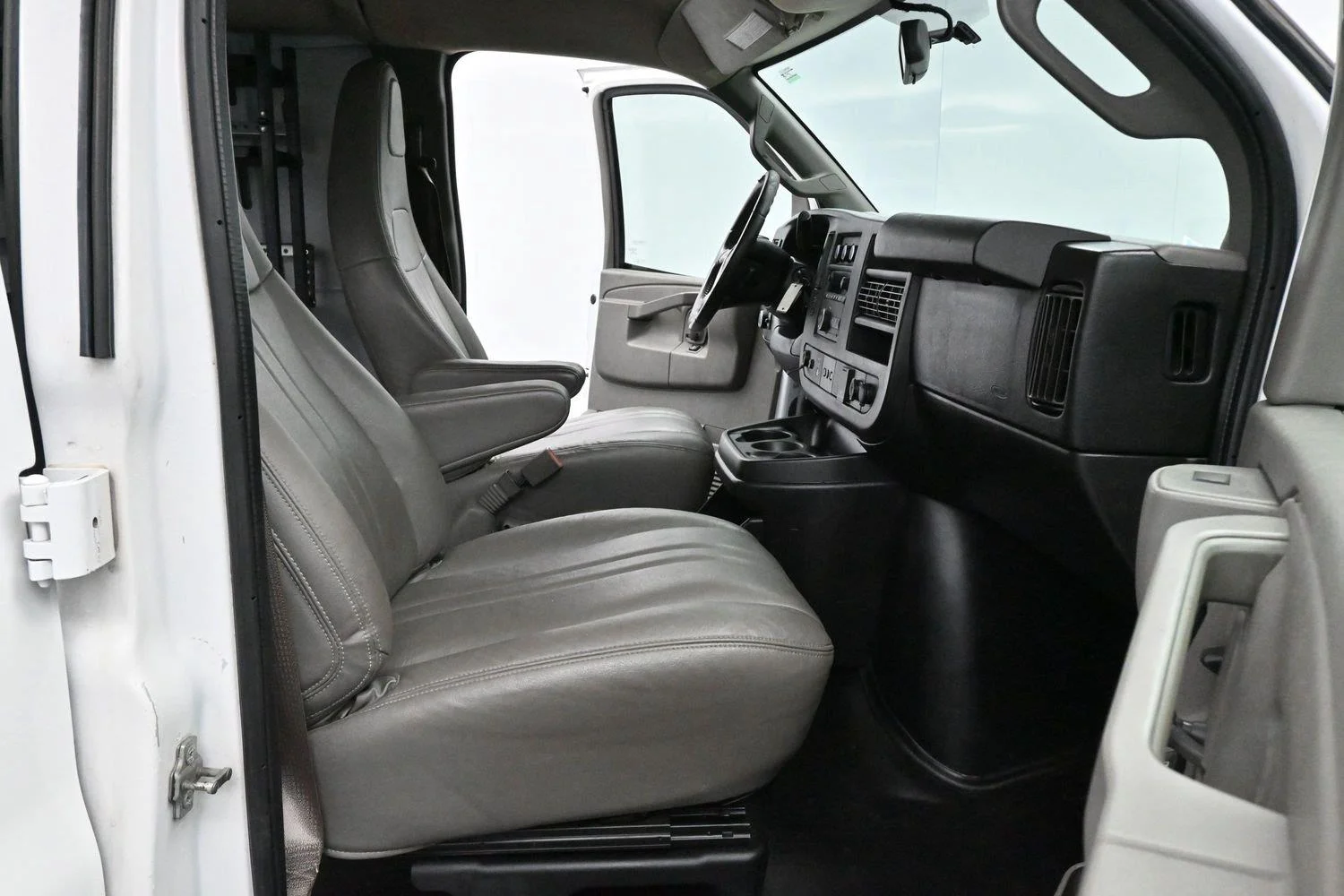 Used 2018 Summit White GMC 2500 image 25