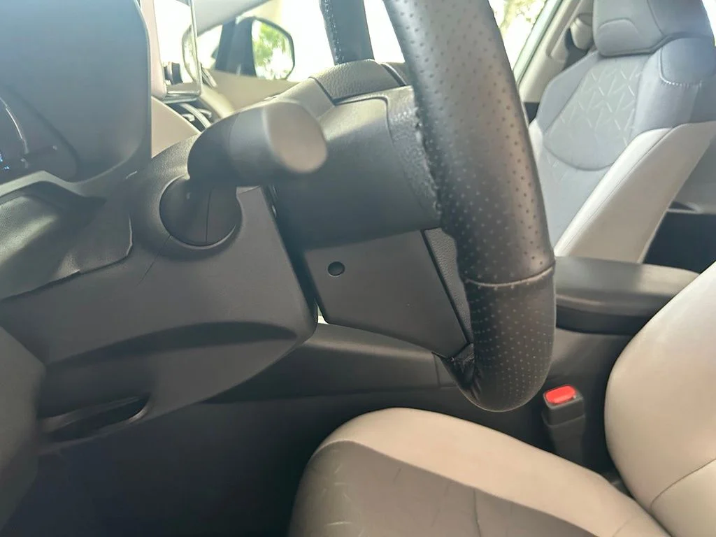 Used 2025 Silver Toyota XLE image 38