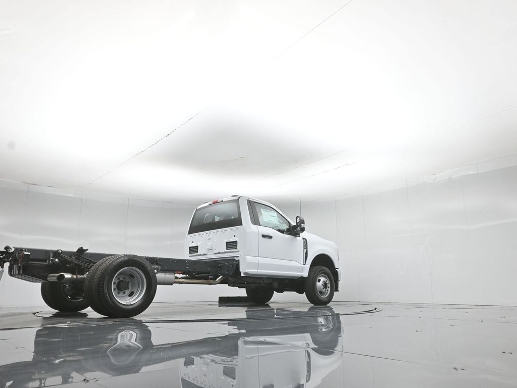 New 2026 Oxford White Ford XL image 42