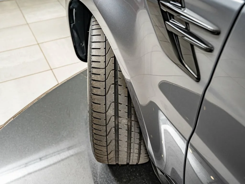 Used 2021 Eiger Gray Metallic Land Rover HSE Silver Edition image 42