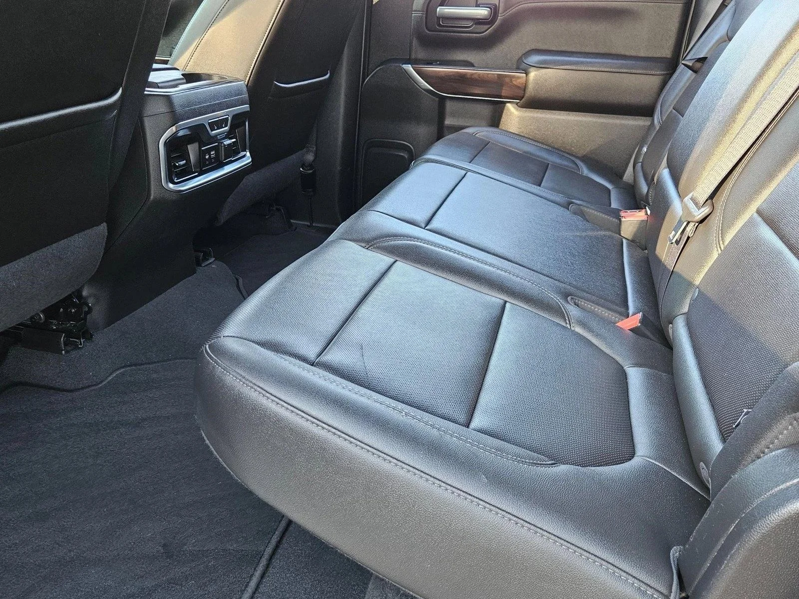 Used 2019 White Frost Tricoat GMC SLT image 20