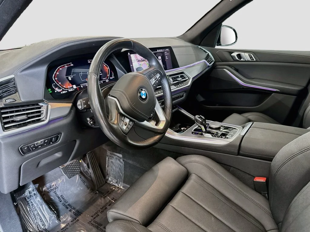 Used 2021  BMW xDrive40i image 9
