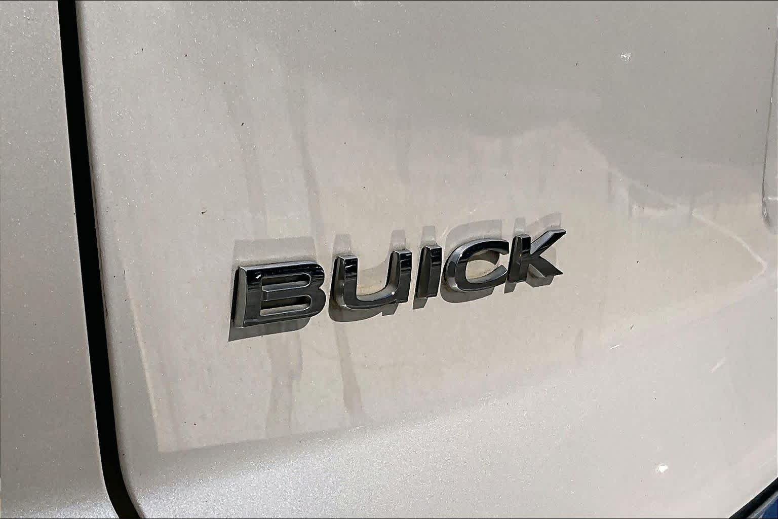 Used 2013 White Diamond Tricoat Buick Premium image 29