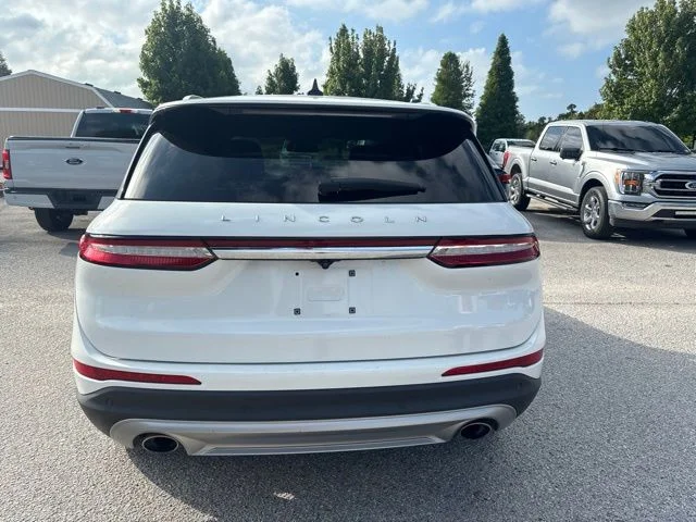 Used 2022 White Lincoln Standard image 6