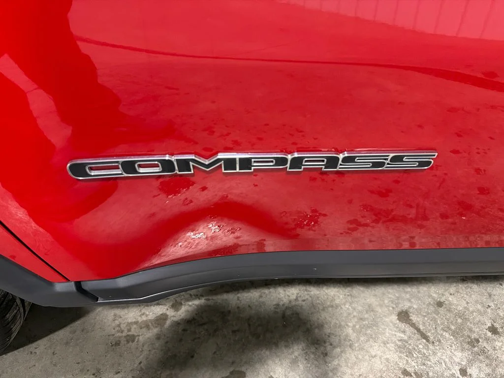 Certified Used 2024 Red Hot Pearlcoat Jeep Latitude Lux image 12