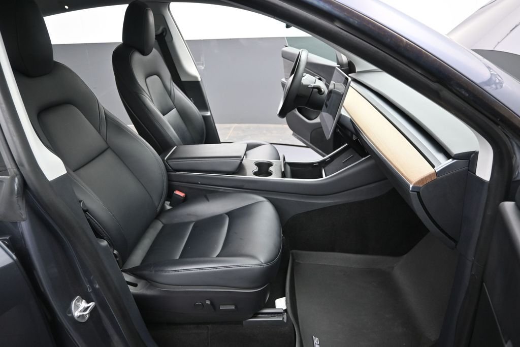 Used 2020  Tesla Performance image 19