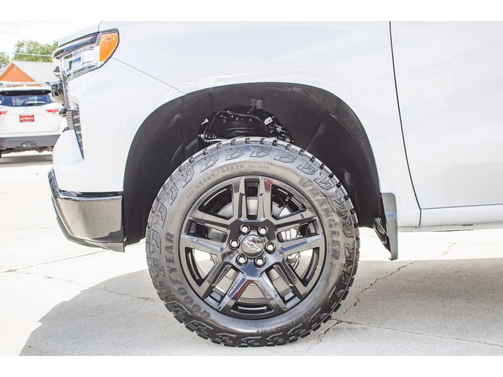 New 2026 Summit White Chevrolet LT Trail Boss image 5