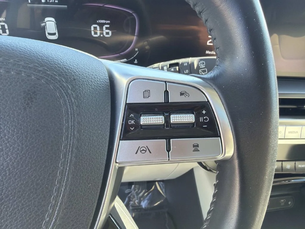 Used 2023 Black Kia S image 18