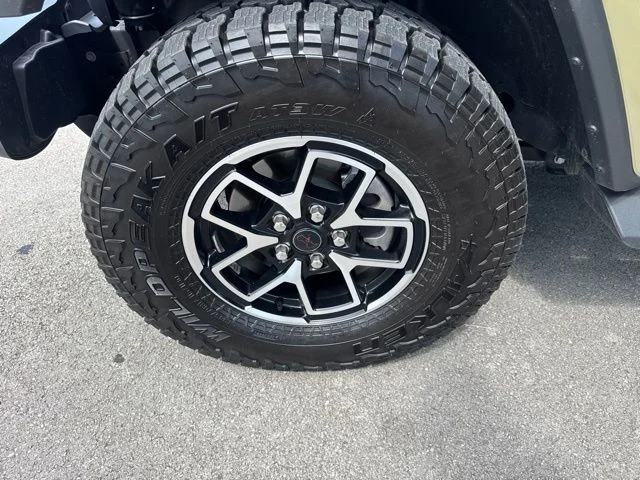 Used 2025  Jeep High Tide image 16