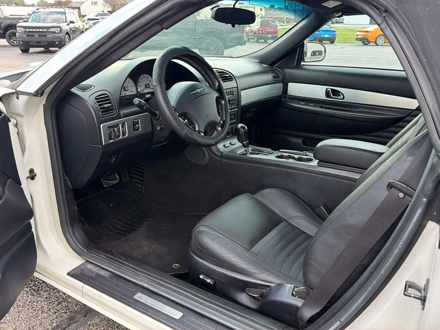 Used 2003 White Ford Premium image 9