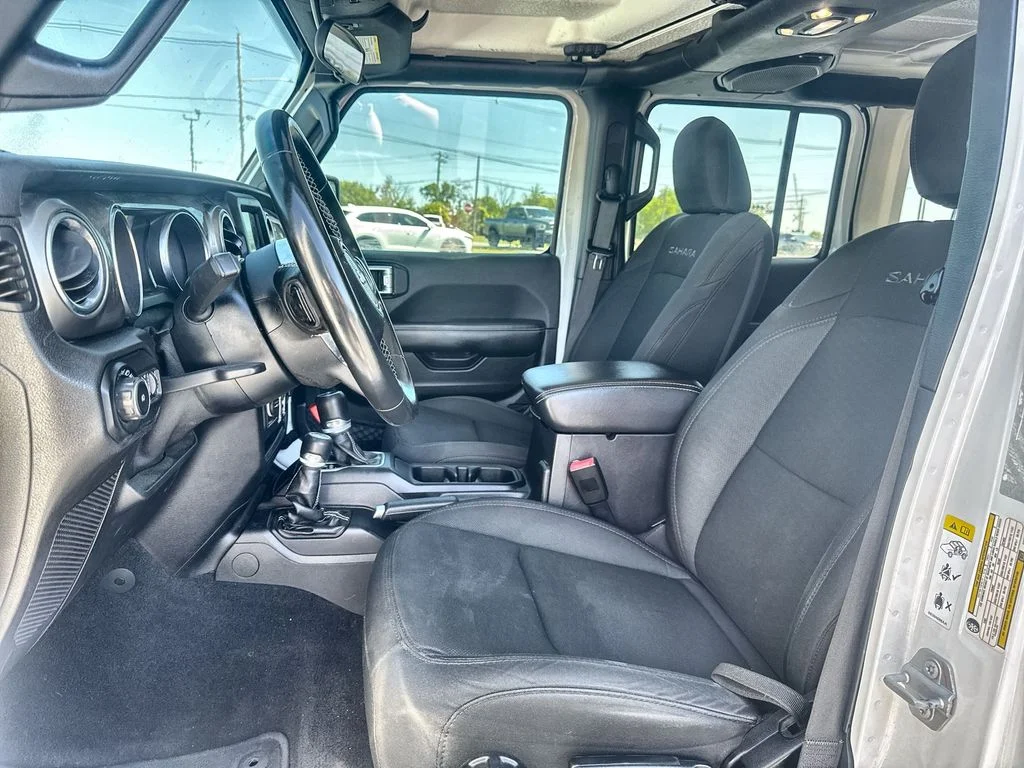 Used 2020 White Jeep Unlimited Sahara image 11