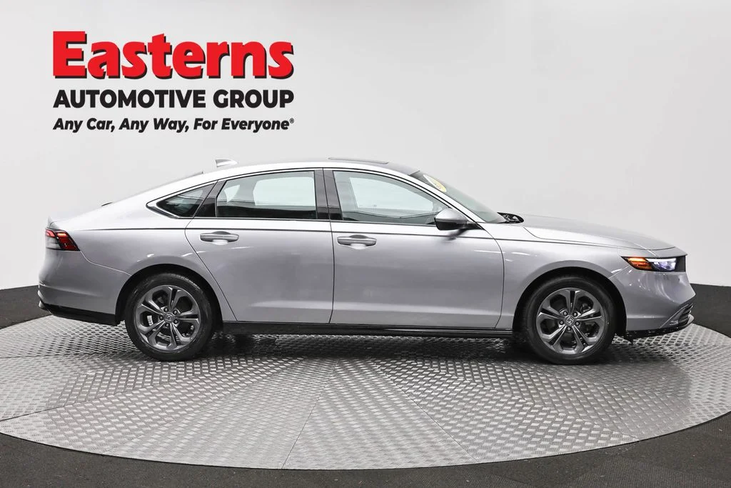 Used 2025 Silver Honda EX-L image 4