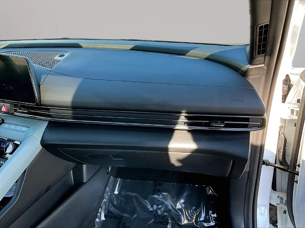 Used 2026 White Hyundai Limited image 26