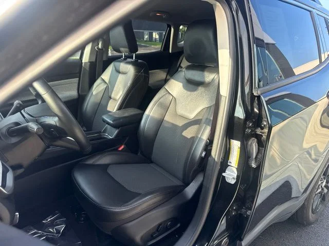 Used 2022 Black Jeep Latitude image 14