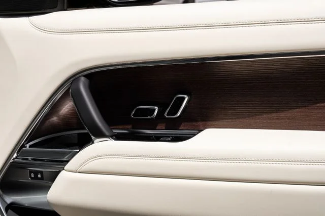 New 2026  Land Rover SE image 57