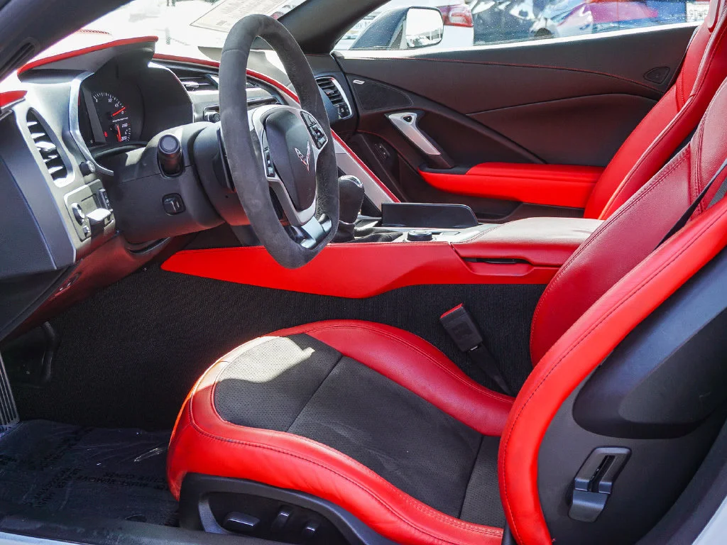 Used 2018 White Chevrolet Grand Sport image 17